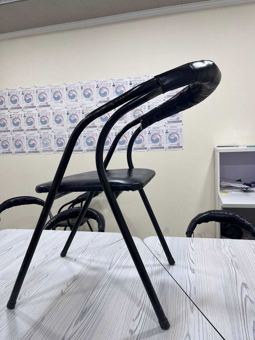 Restoran, ofis va o‘quv xonasi uchun stol-stullar (15 dona)