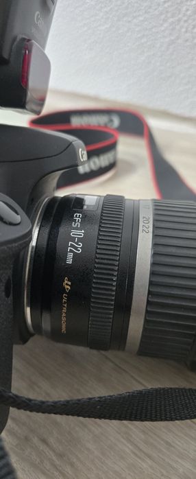 Pachet Canon 750D cu Obiective si Blitz . Ca Nou