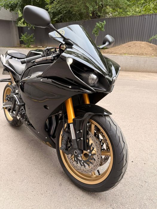 Спортбайк Yamaha YZF R1