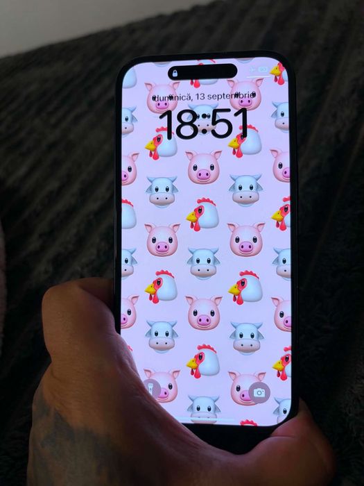 Vând iPhone 15 impecabil..