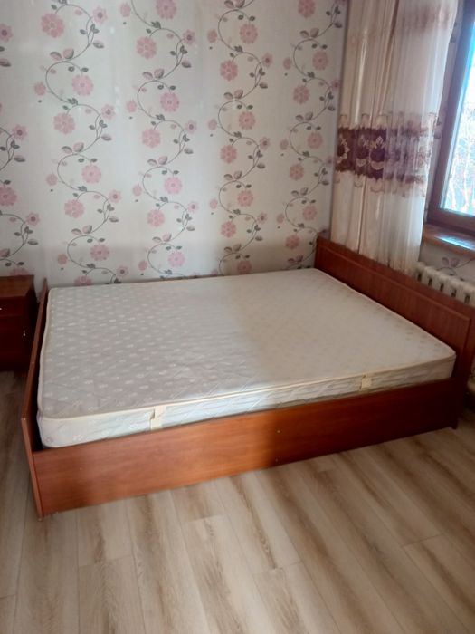 Кровать две тумбы
