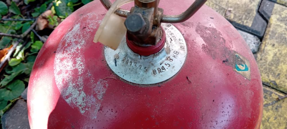 Vand butelie mica(3kg)camping plina cu gpl,recent reincarcate,ca atare predarea vreau sa o fac personal in Brasov nu sa le trimit prin curierat!l