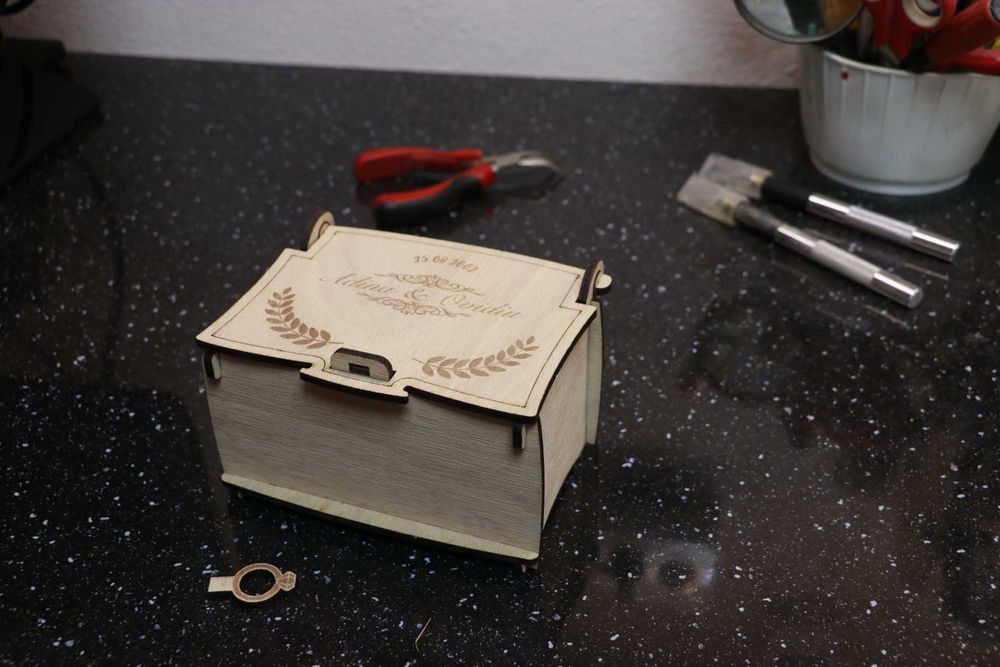 Cutii pentru stick USB personalizate pentru BOTEZ nunta