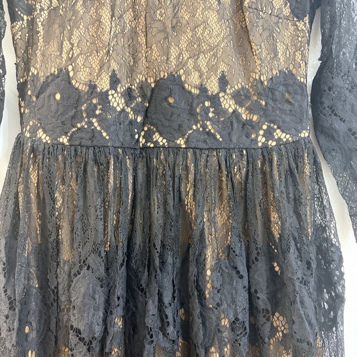 Продам платье кружевное