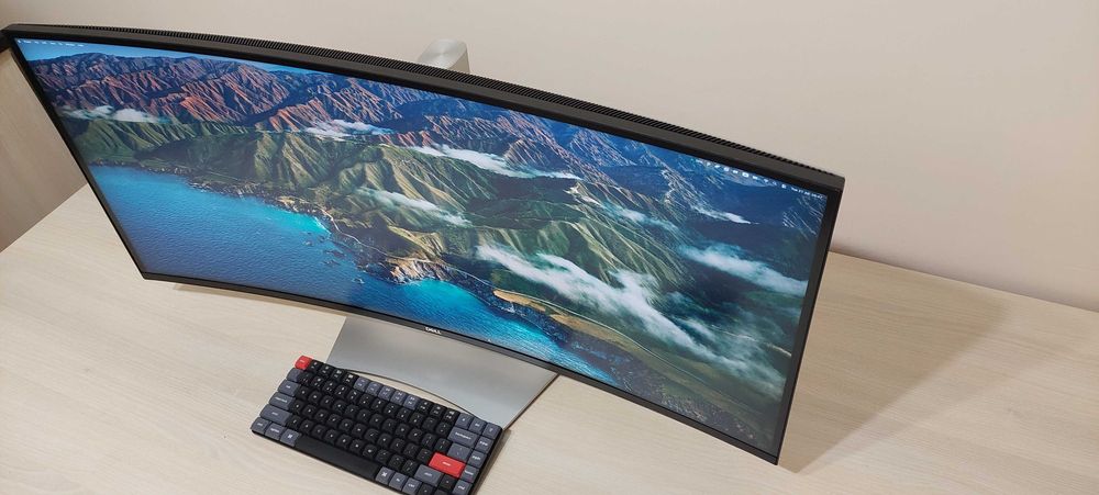 Dell UltraSharp U3821DW - 38" извит монитор 3840×1600, пълен комплект