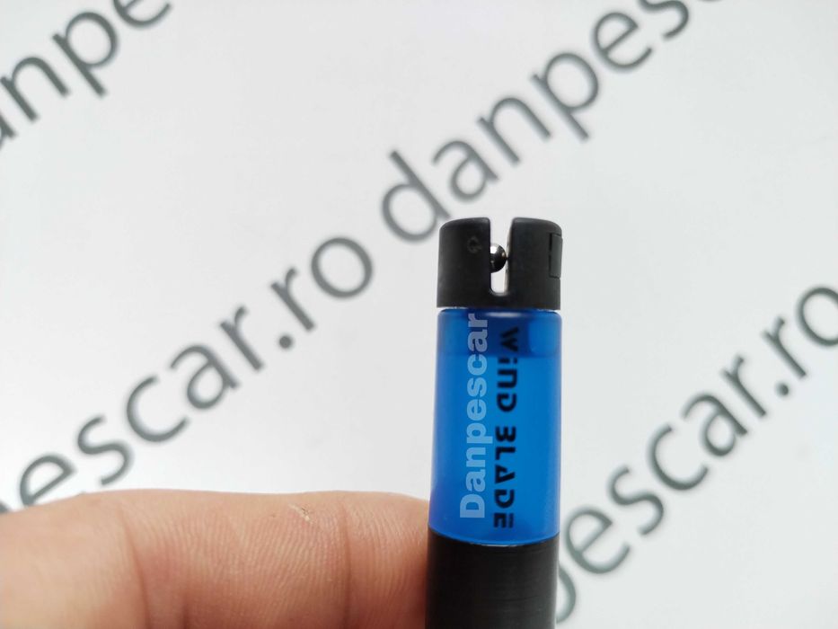 Set 4 Hangere Wind Blade IN P7 cu iliminare si bile magnetice