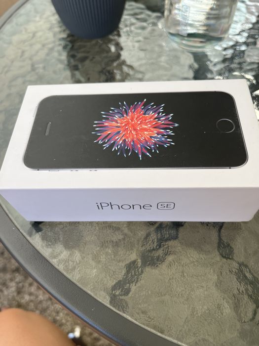 Iphone SE чисто нов