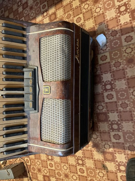 Продам ссср аудио систему и баяны