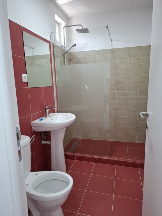 Vand casa finisata  3 camere