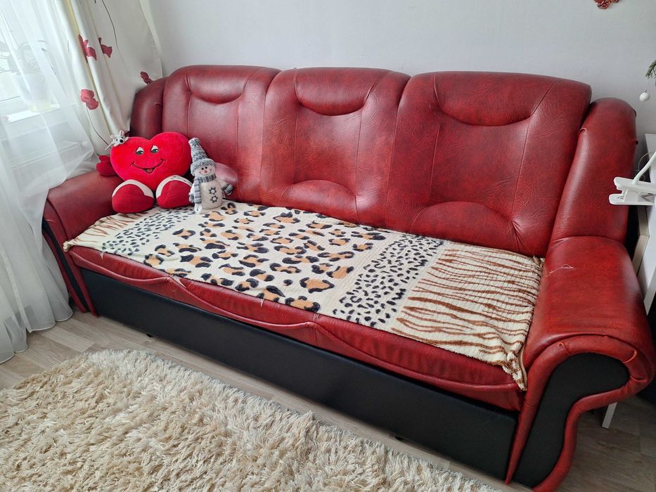 Canapea extensibilă din piele ecologică