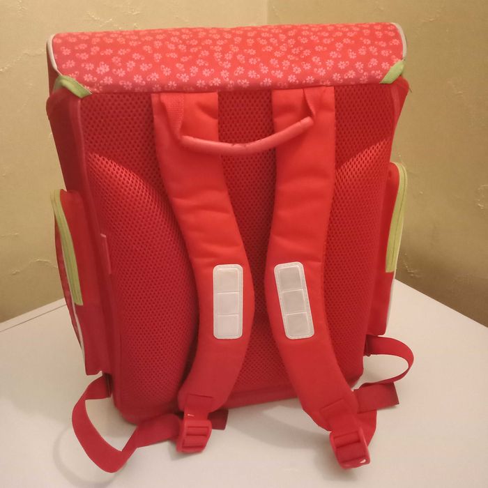 Продам рюкзак для девочки для начальной школы