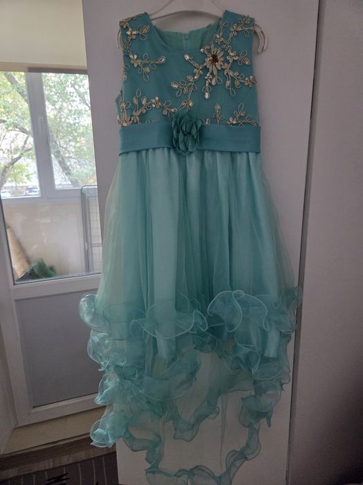 Платье на девочку бальное