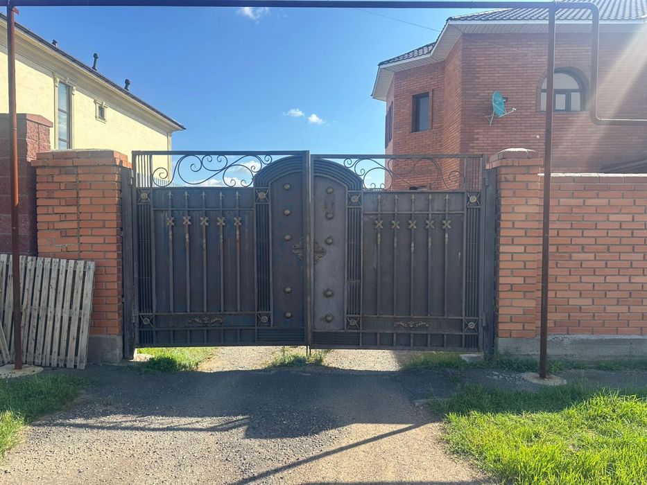 Продам б/у железные ворота