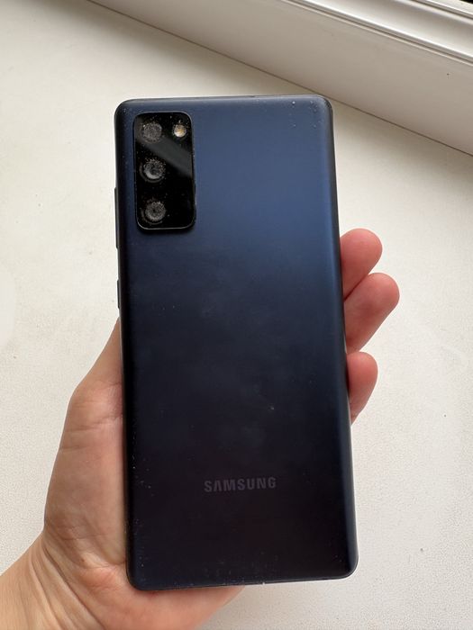 Samsung S20 FE в отличном состоянии