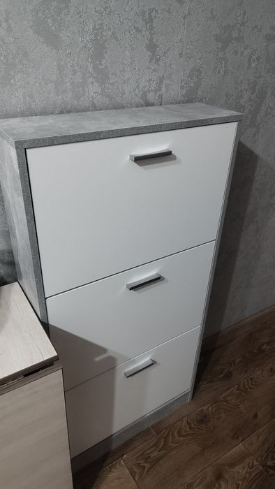 Продам обувницу  новую