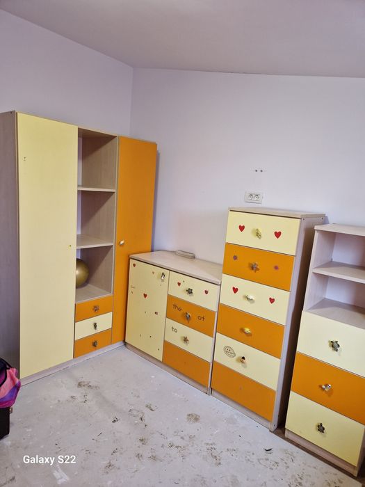 Vând mobilă de copii și canapea  in stare bună!