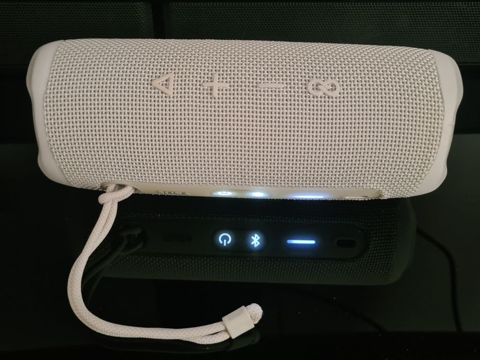Boxa jbl Harman Flip6 alb/gri, originală !