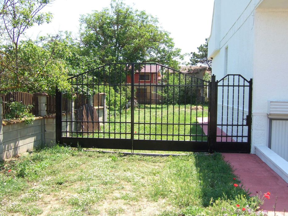 Продава се Къща в с. Крапец, Област Добрич - 330 кв.м за 785 €/кв.м - Снимка #2