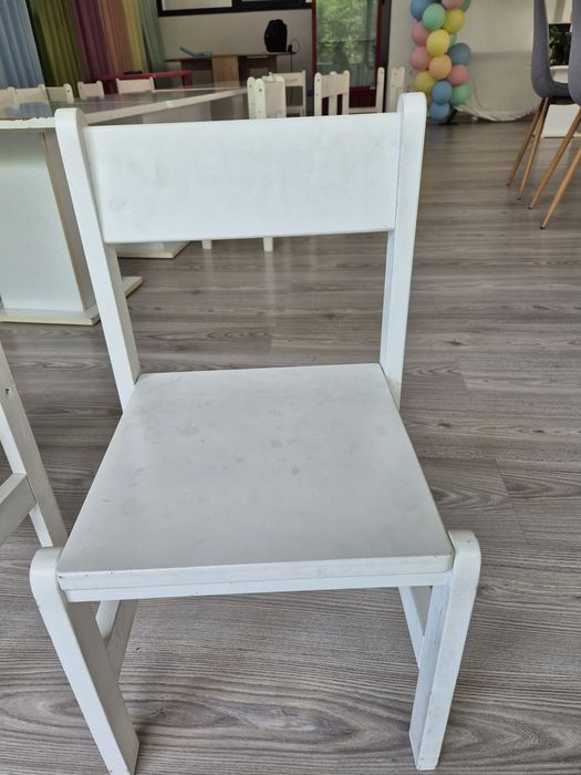 Mese si scaune din lemn pentru copii