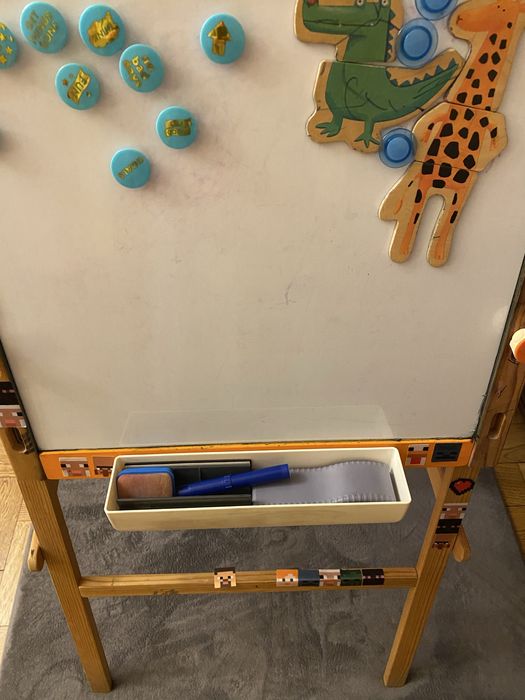 Birou copii + tablă magnetică + litere & cifre magnetice necesare