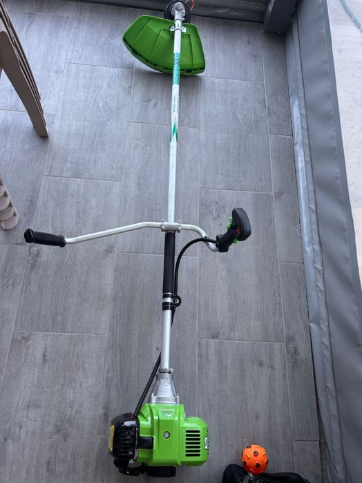 Motocoasa pe benzină - nouă