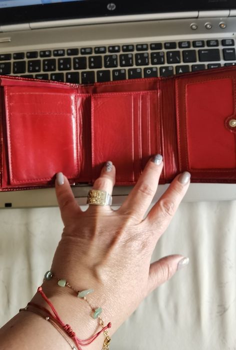 Портмонета естествен материал