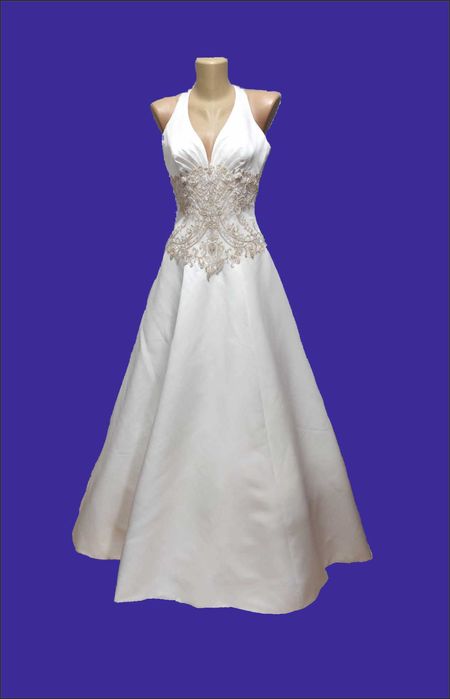 Vand sau inchiriez rochita de mireasa