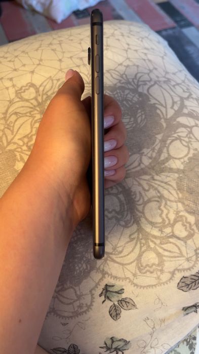 Продавам iPhone 8 Plus 256GB в черен цвят много добро състояние и напълно работещ телефон.
