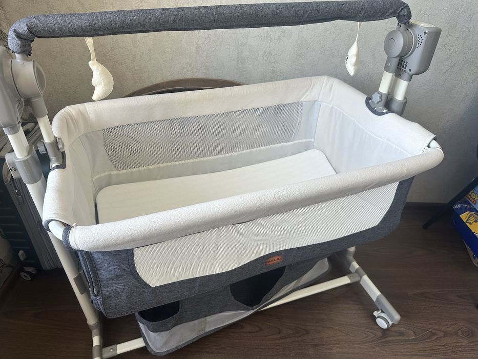 Манеж кровать для детей от 0 до 2х лет.