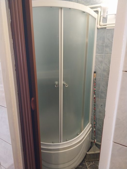 Închiriez garsoniera