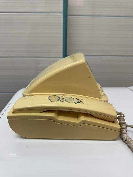 Telefon cu televizor.