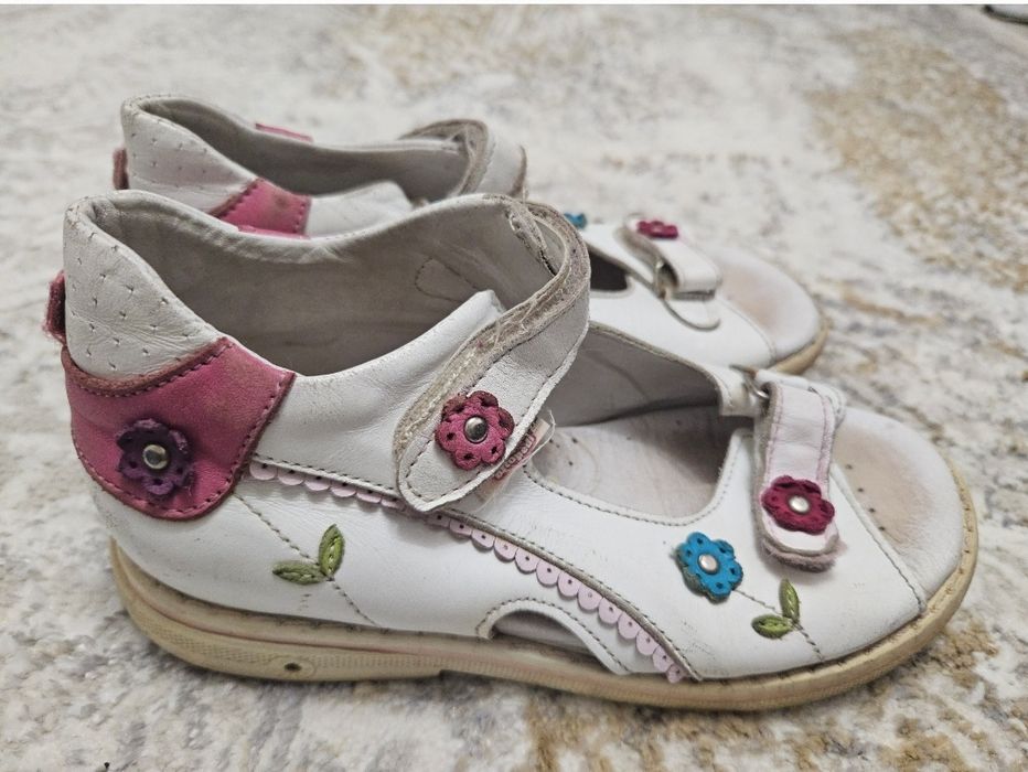 Продам ортопедический сандали с стельки для девочек