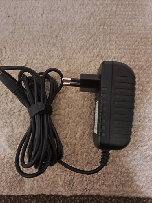 Incarcator 9,5v nou