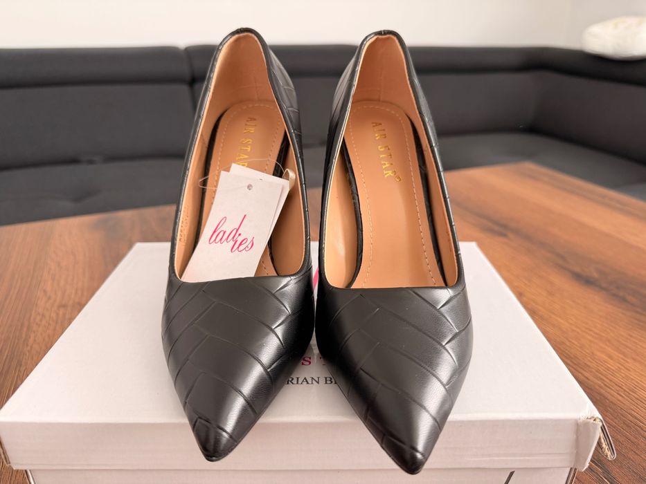 Дамски елегантни обувки на висок ток