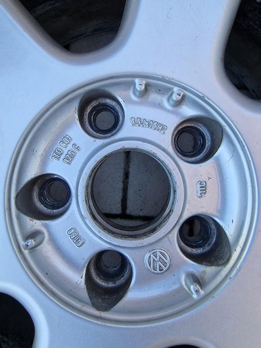 Vând jante Volkswagen R16