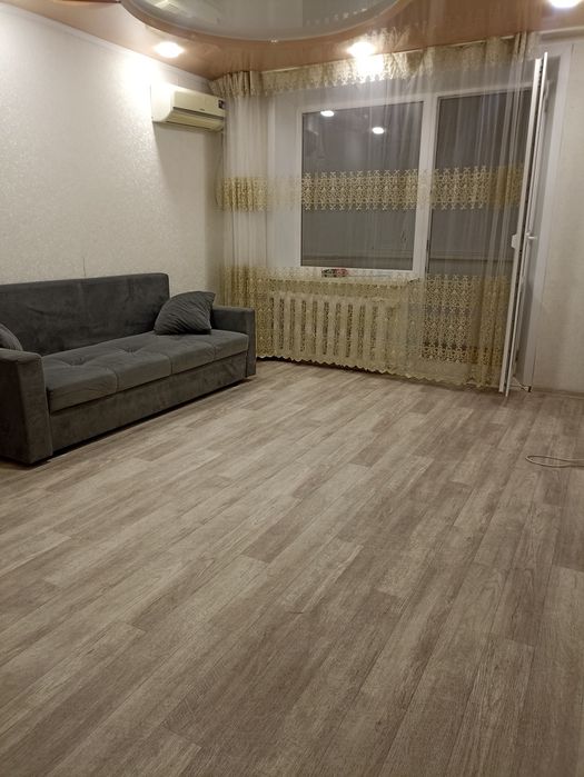 Продам 2 х комнатную квартиру в 4 мкрн.