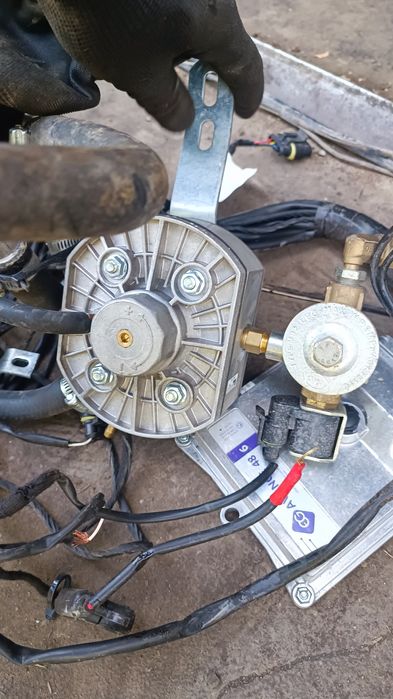 Газов инжекцион за 6 цилиндров двигател