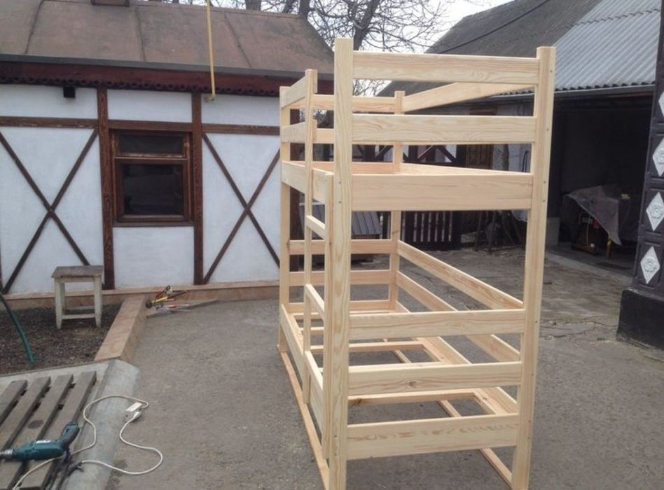 Двухъярусная кровать