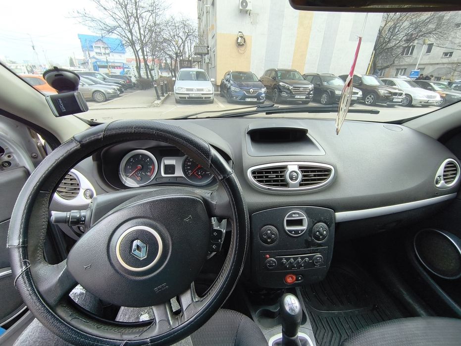 Vând Renault Clio