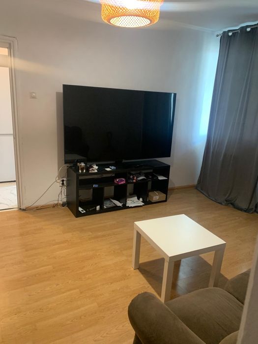 Închiriez apartament