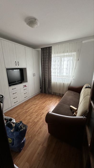 Inchiriez apartament