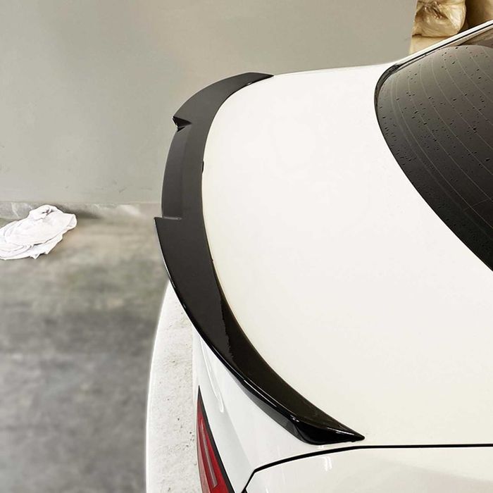 Батман лип спойлер за багажник бмв е90 / bmw e90 spoiler м4 / добавка