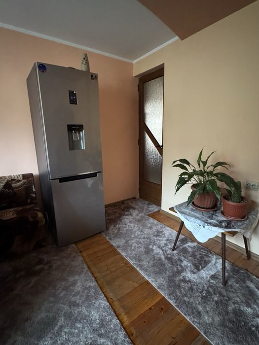 Продават етаж от къща