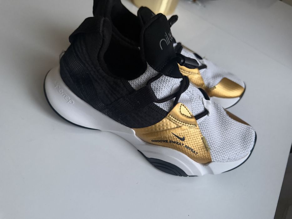 Дамски маратонки Nike номер 39