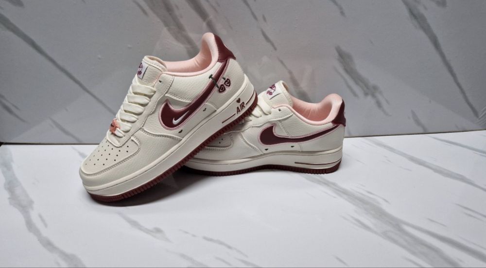 кроссовки Nike женские