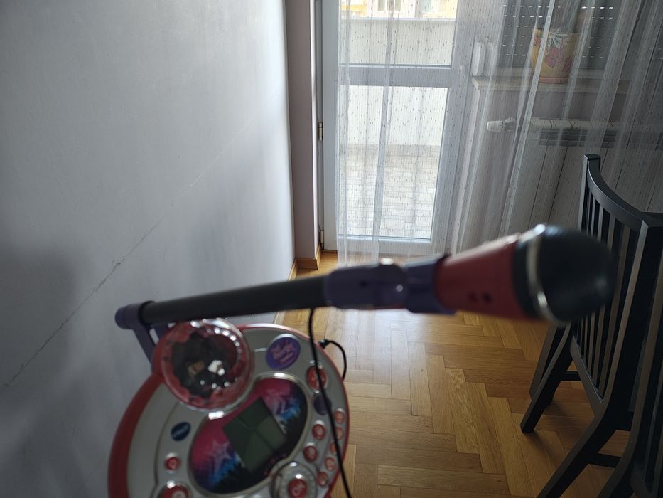 Караоке микрофон и CD player.