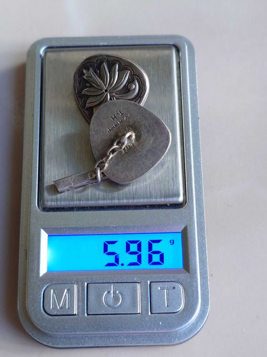 Butoni VIetnam din argint cu elemente florale