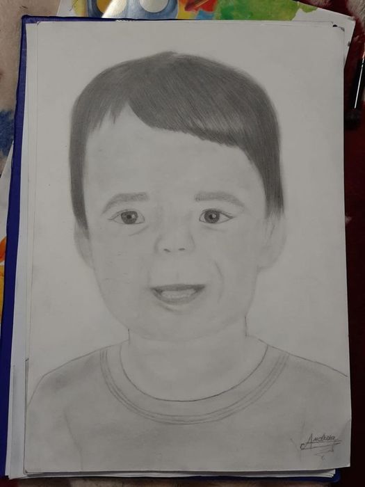 Portrete alb-negru în creion