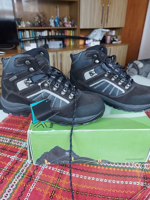 Туристически обувки 42. Karrimor