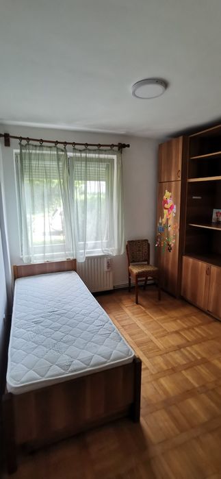 De închiriat apartament cu 4 camere, pentru studenți